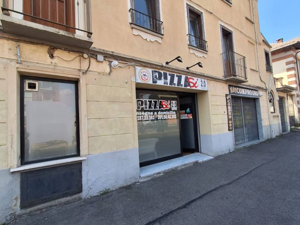 negozio in vendita a Collegno in zona Leumann