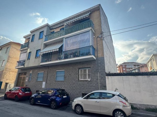 appartamento in vendita a Collegno in zona Leumann