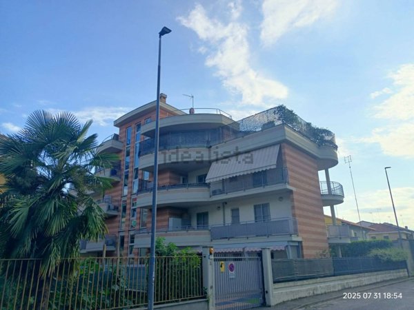 appartamento in vendita a Collegno in zona Leumann