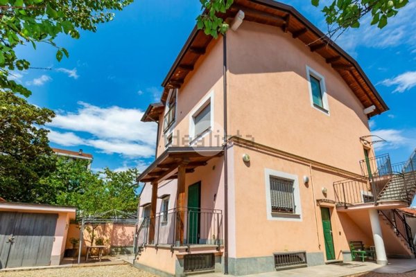 casa indipendente in vendita a Collegno