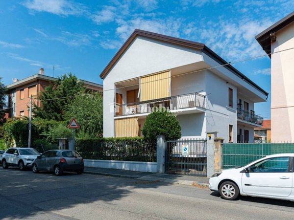 appartamento in vendita a Collegno in zona Leumann