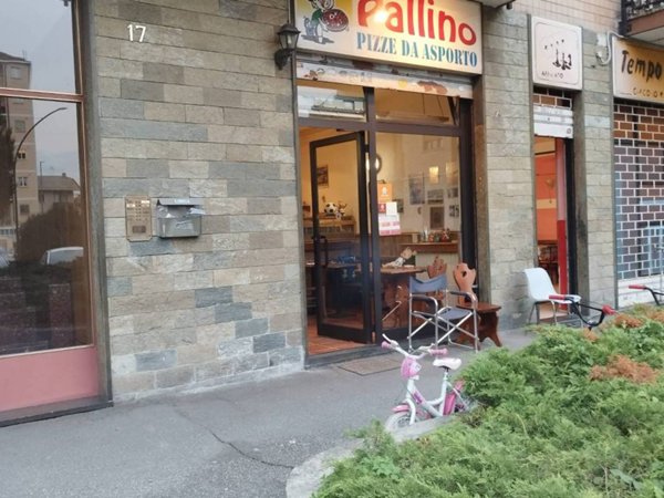 negozio in vendita a Collegno in zona Leumann