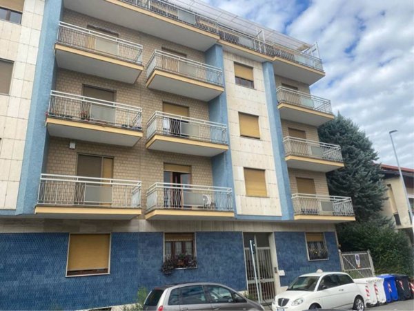 appartamento in vendita a Collegno in zona Leumann