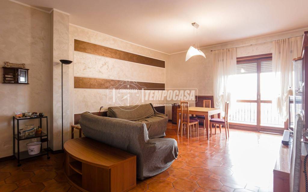 appartamento in vendita a Collegno in zona Leumann