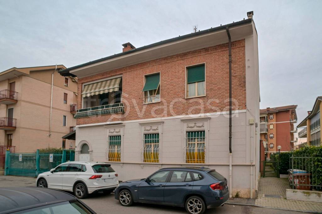 casa indipendente in vendita a Collegno