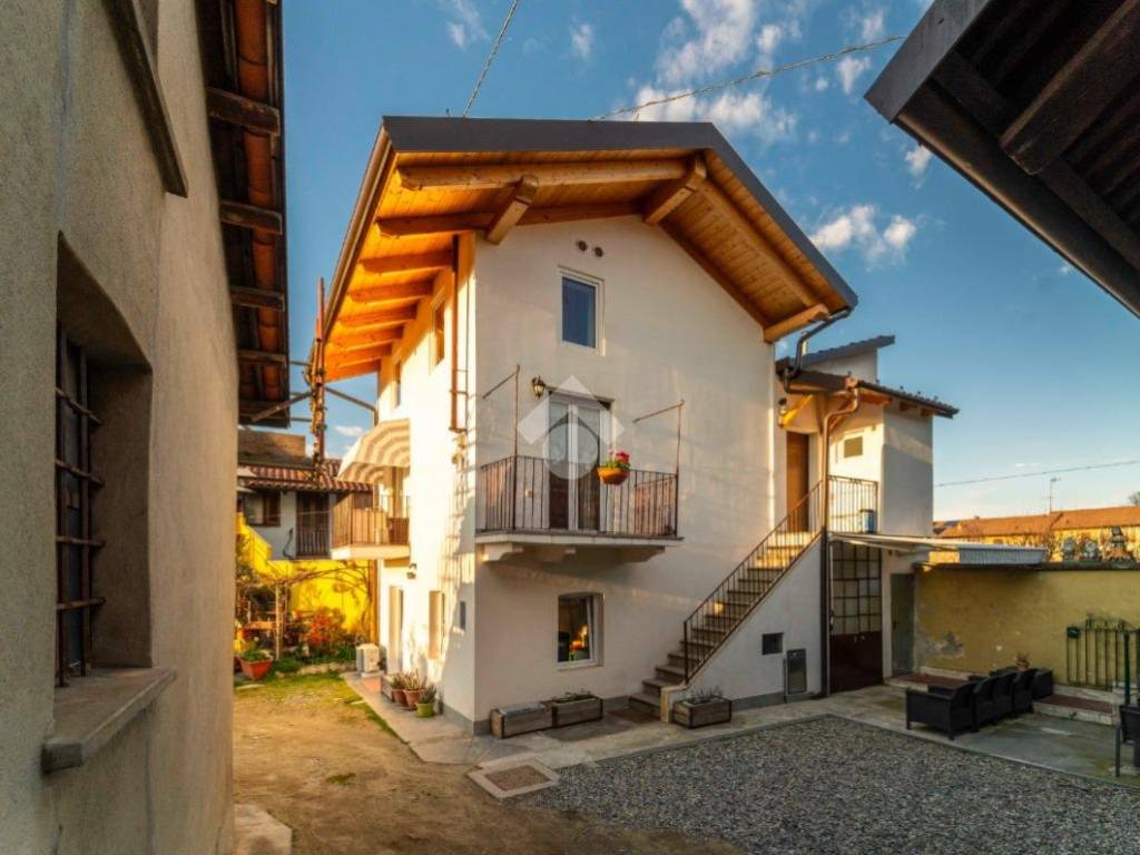 casa indipendente in vendita a Collegno in zona Savonera