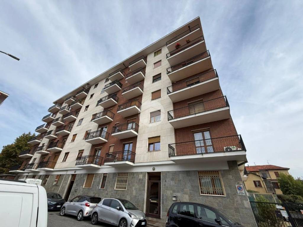 appartamento in vendita a Collegno in zona Leumann