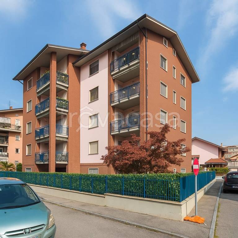 appartamento in vendita a Collegno in zona Leumann