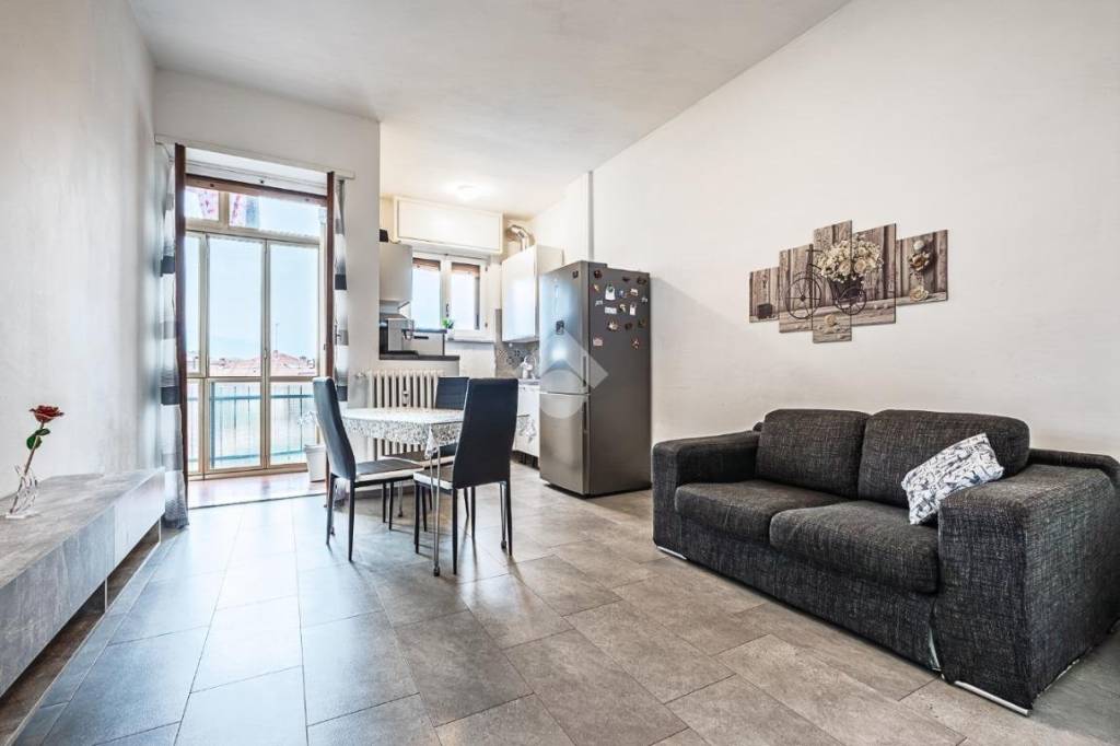 appartamento in vendita a Collegno in zona Leumann