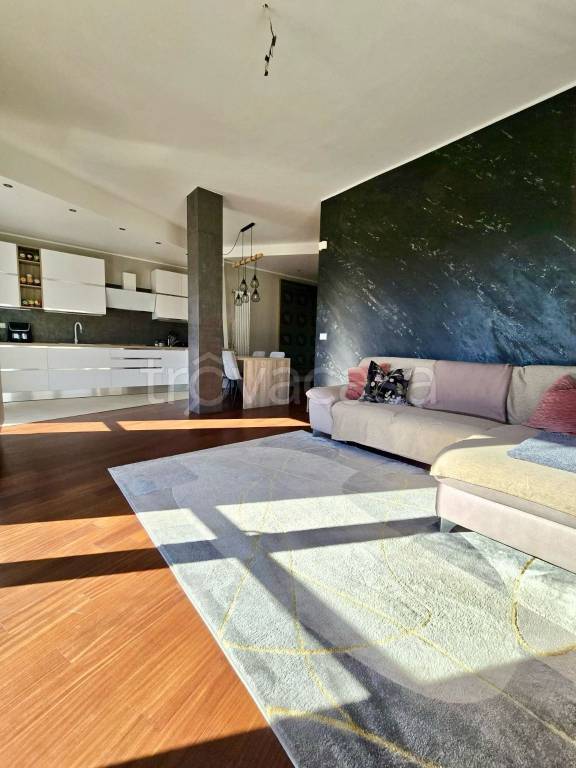 appartamento in vendita a Collegno in zona Leumann