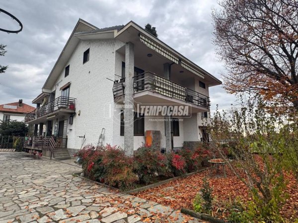 casa indipendente in vendita a Collegno in zona Savonera