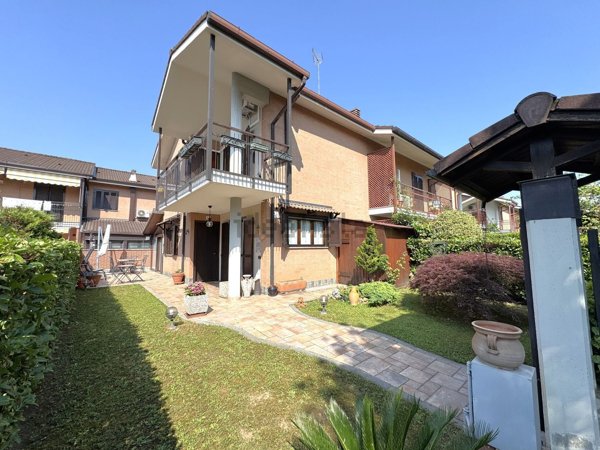casa indipendente in vendita a Collegno in zona Savonera