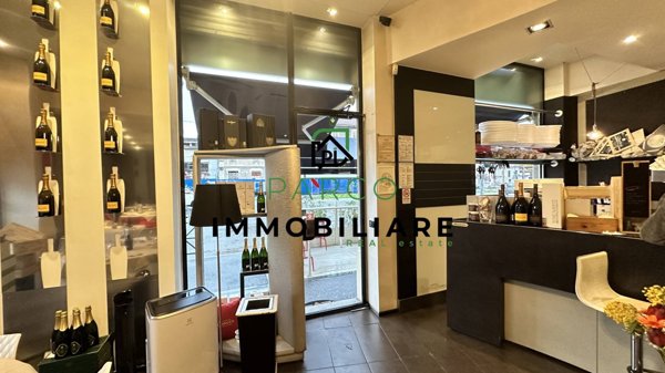 locale commerciale in vendita a Collegno in zona Leumann