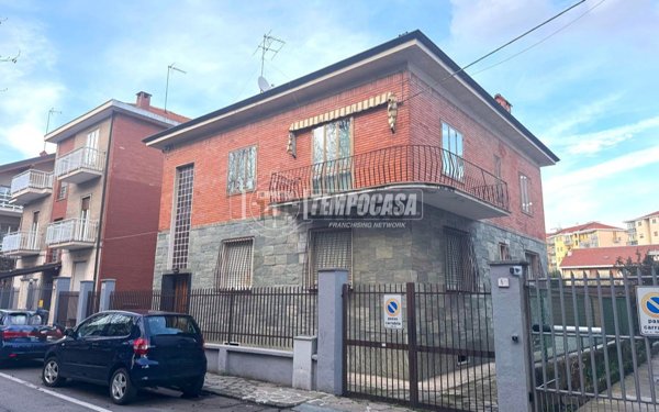 casa indipendente in vendita a Collegno in zona Leumann