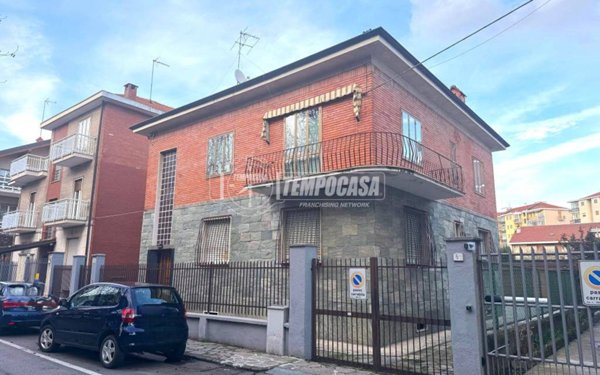 casa indipendente in vendita a Collegno in zona Leumann