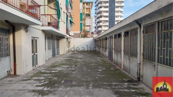 locale di sgombero in vendita a Collegno in zona Leumann