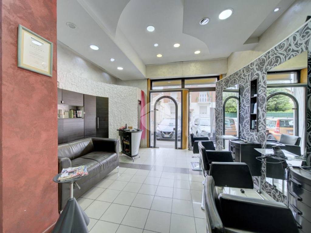 negozio in vendita a Collegno