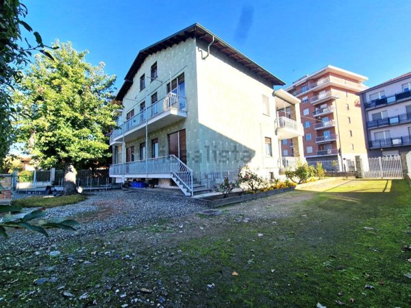 casa indipendente in vendita a Collegno in zona Savonera