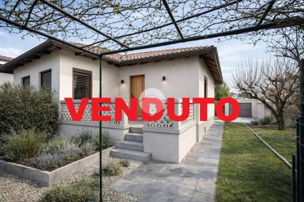 casa indipendente in vendita a Collegno in zona Leumann