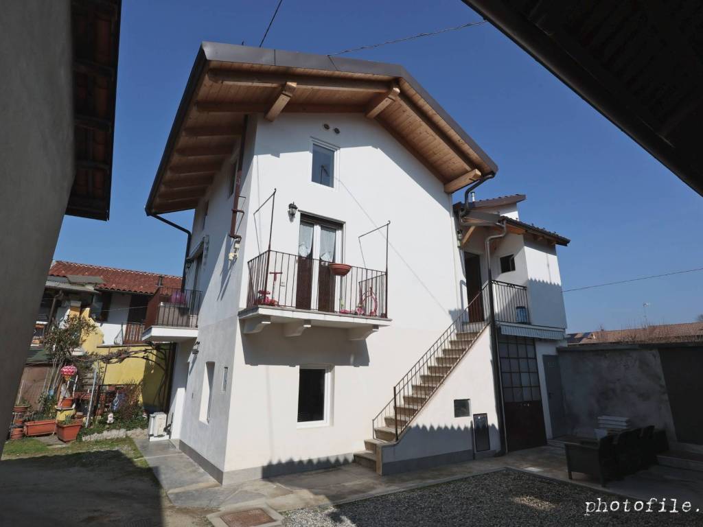 casa indipendente in vendita a Collegno in zona Savonera