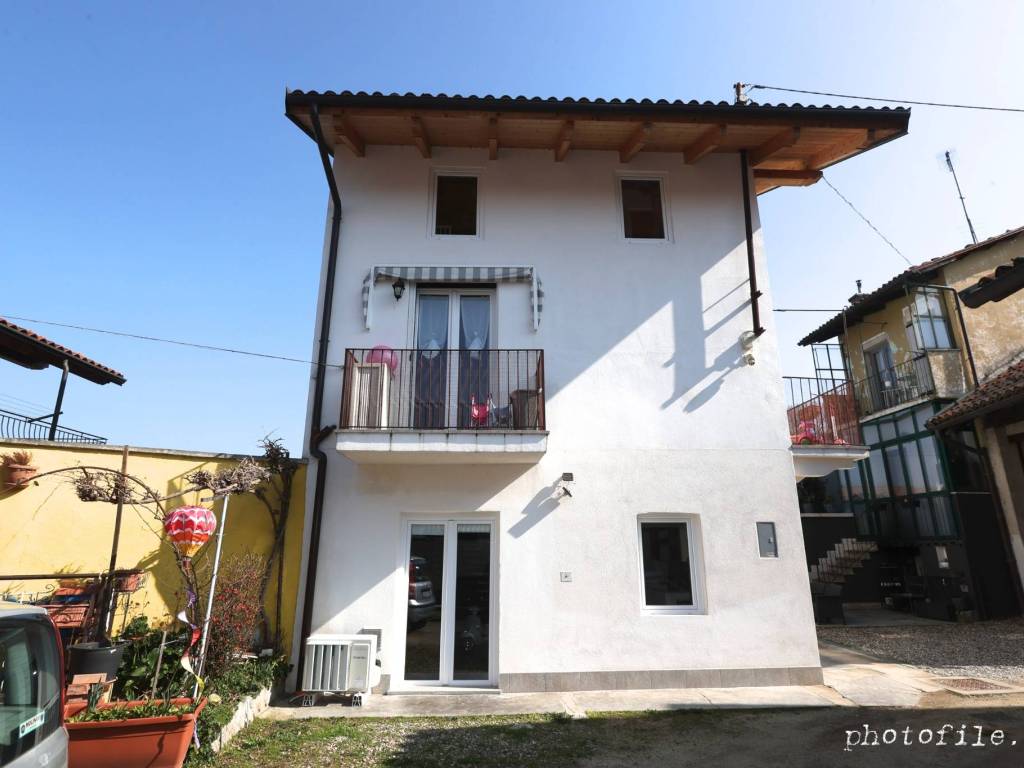 casa indipendente in vendita a Collegno in zona Savonera