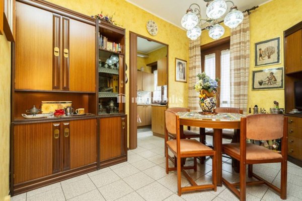 appartamento in vendita a Collegno in zona Leumann