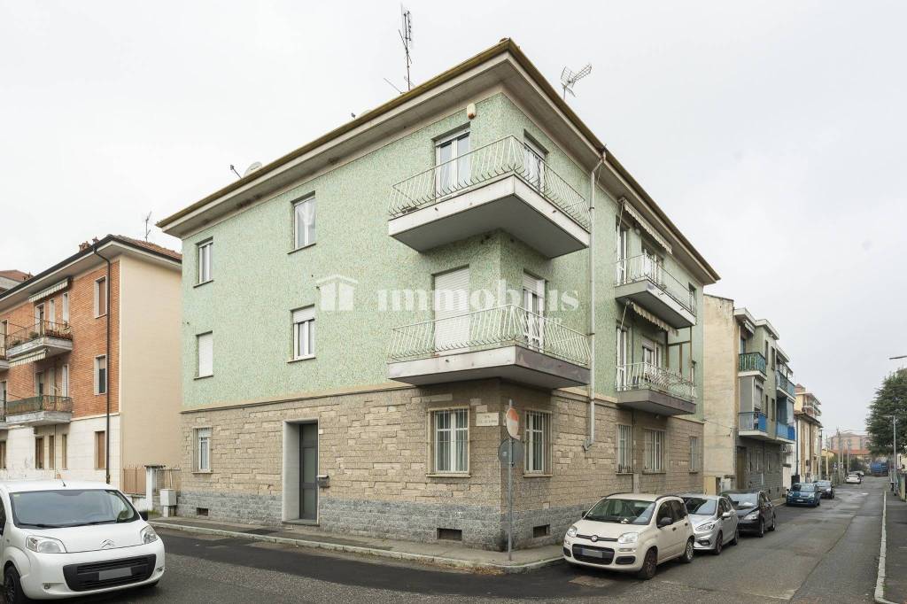 appartamento in vendita a Collegno in zona Leumann