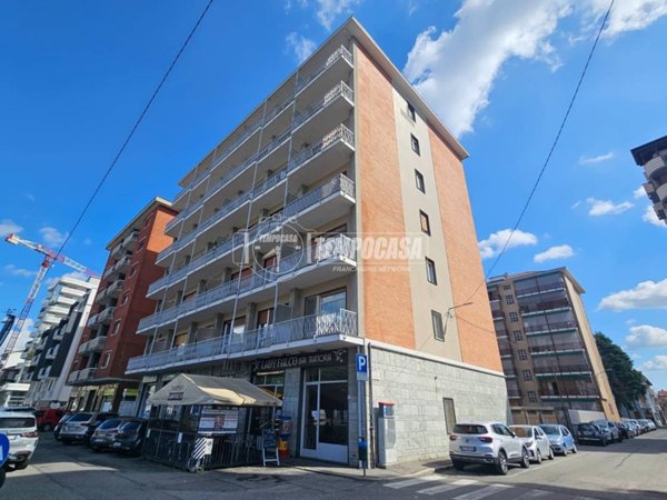 appartamento in vendita a Collegno in zona Leumann