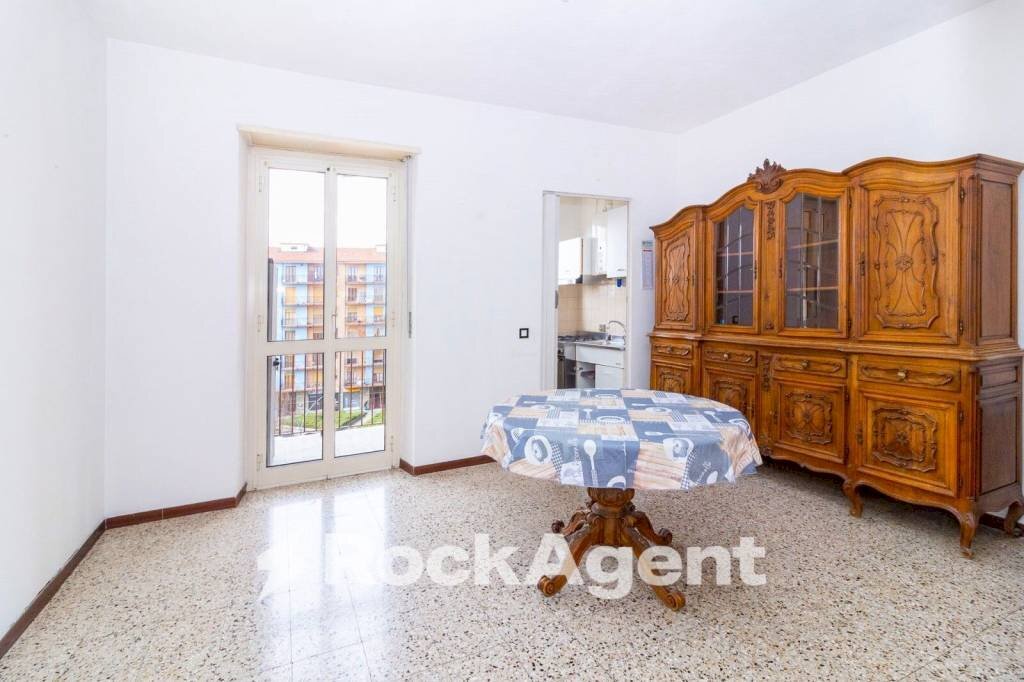 appartamento in vendita a Collegno in zona Leumann