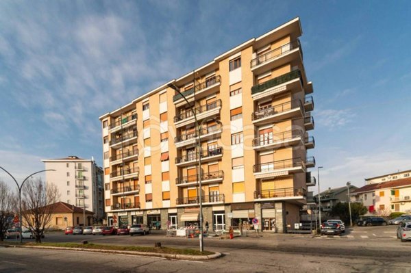 appartamento in vendita a Collegno in zona Leumann