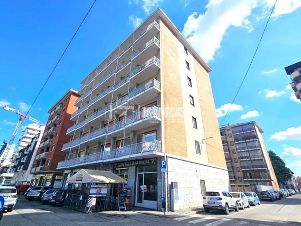 appartamento in vendita a Collegno in zona Leumann