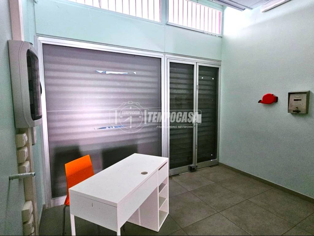 negozio in vendita a Collegno in zona Savonera