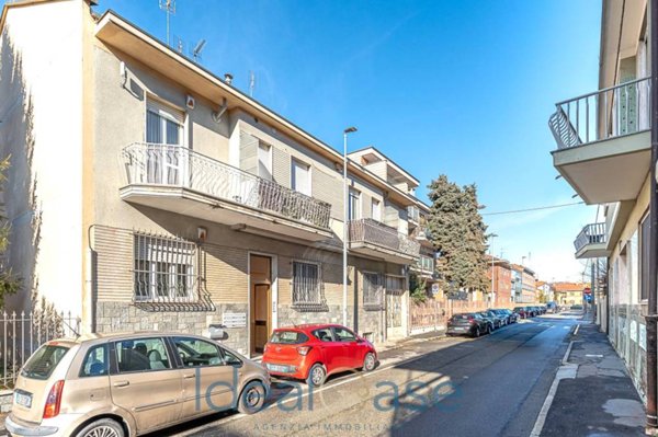 appartamento in vendita a Collegno in zona Leumann