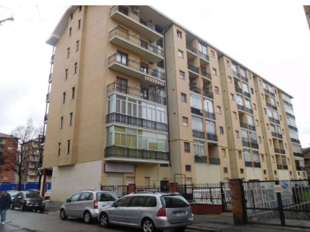 negozio in vendita a Collegno