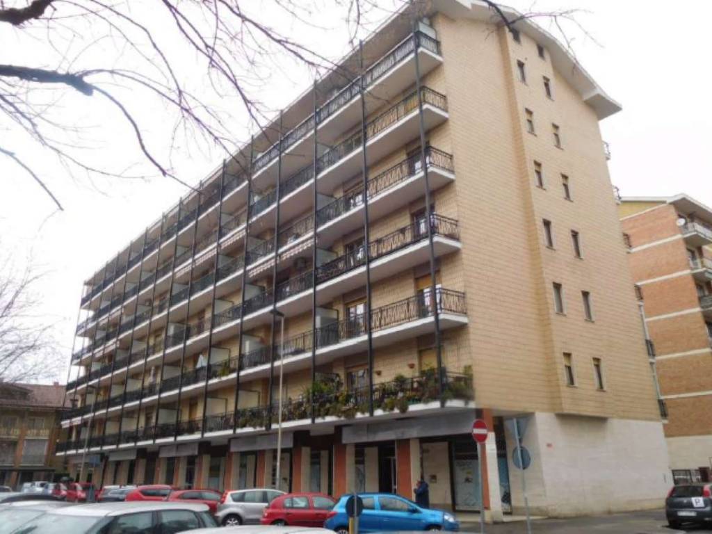 negozio in vendita a Collegno