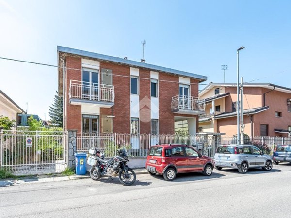 appartamento in vendita a Collegno in zona Leumann