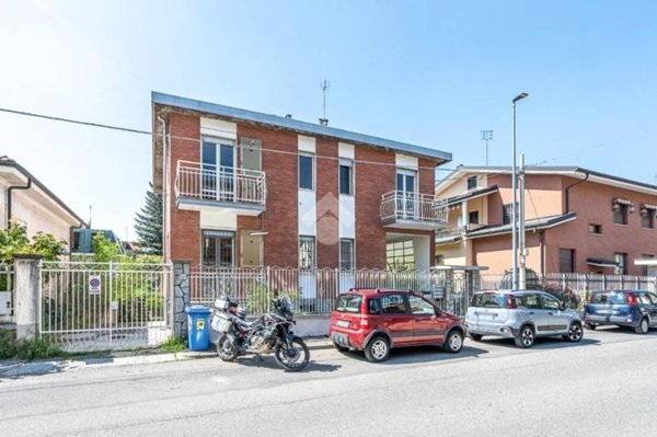 appartamento in vendita a Collegno in zona Leumann