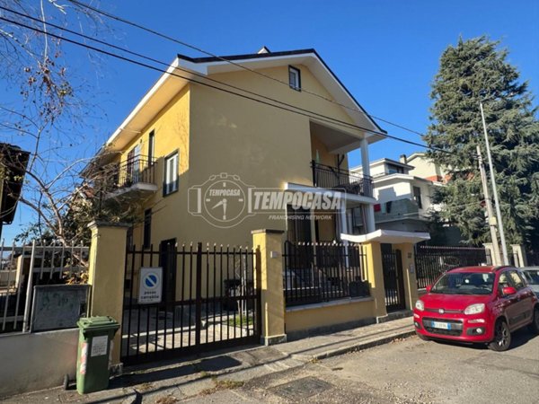 appartamento in vendita a Collegno in zona Leumann