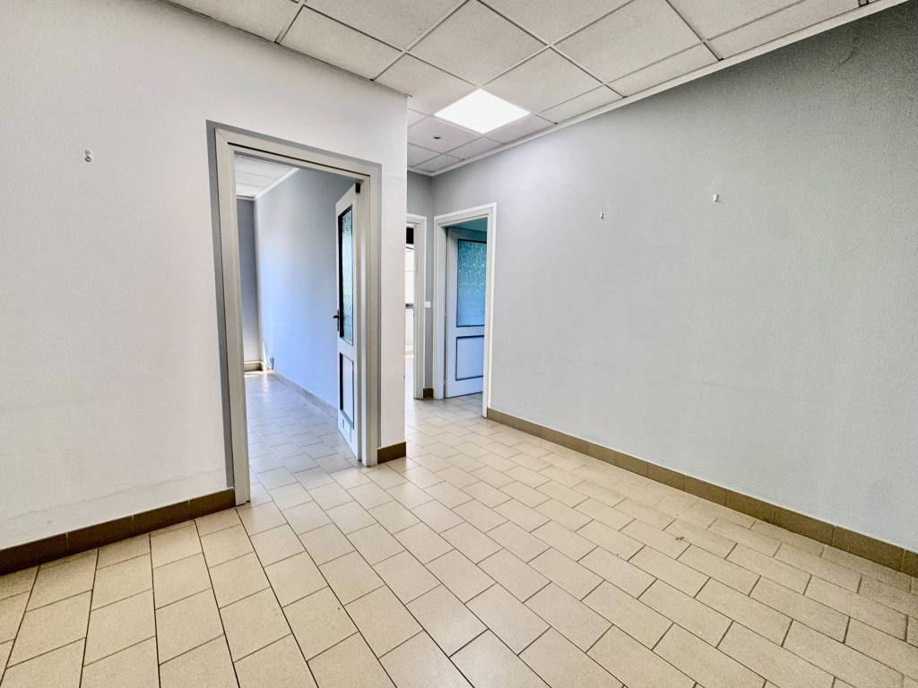 ufficio in vendita a Collegno in zona Savonera
