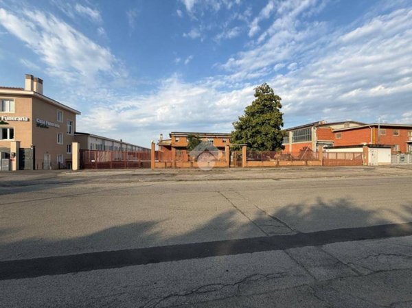 capannone in vendita a Collegno in zona Savonera