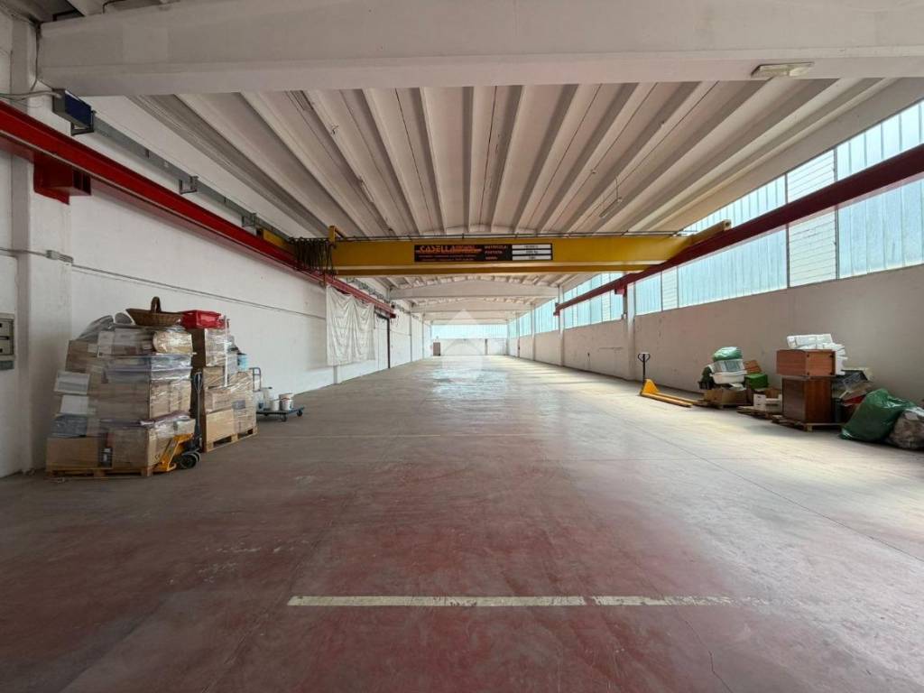 locale commerciale in vendita a Collegno in zona Savonera