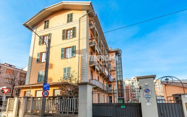 appartamento in vendita a Collegno in zona Leumann