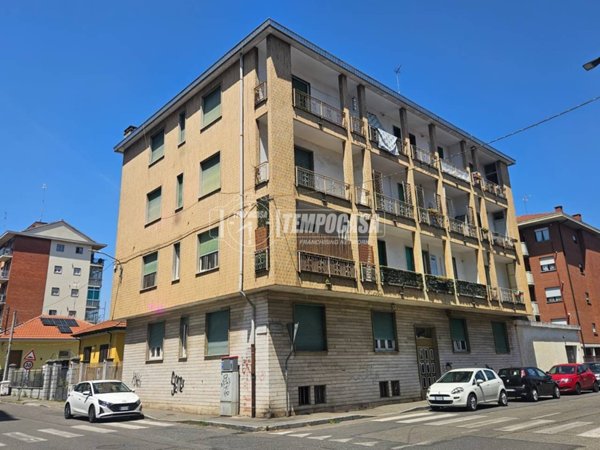 appartamento in vendita a Collegno in zona Leumann