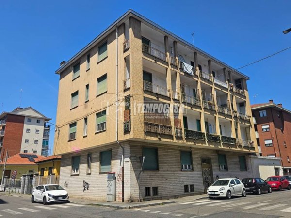 appartamento in vendita a Collegno in zona Leumann