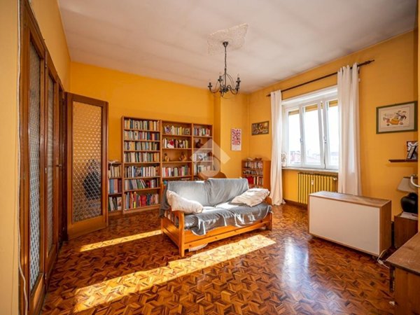 appartamento in vendita a Collegno in zona Leumann