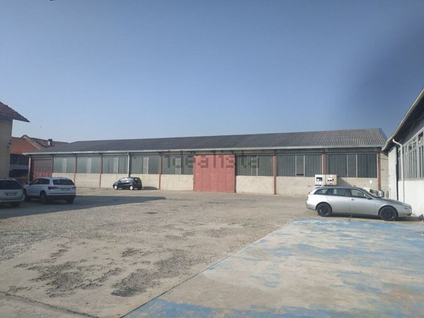capannone in vendita a Collegno in zona Savonera