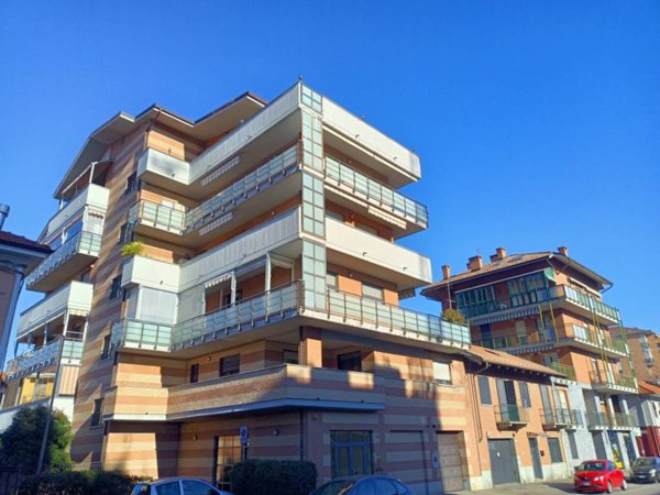 appartamento in vendita a Collegno in zona Leumann