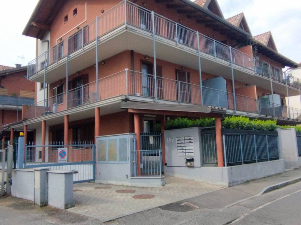 appartamento in vendita a Collegno in zona Leumann