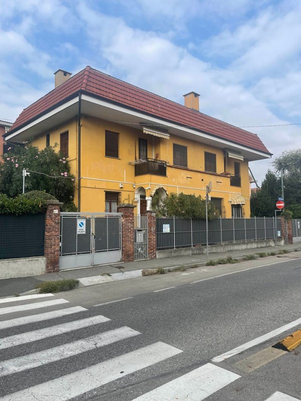 casa indipendente in vendita a Collegno in zona Leumann