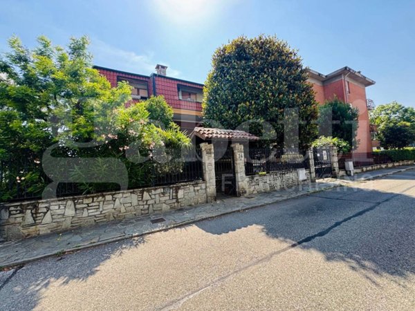 casa indipendente in vendita a Collegno in zona Leumann